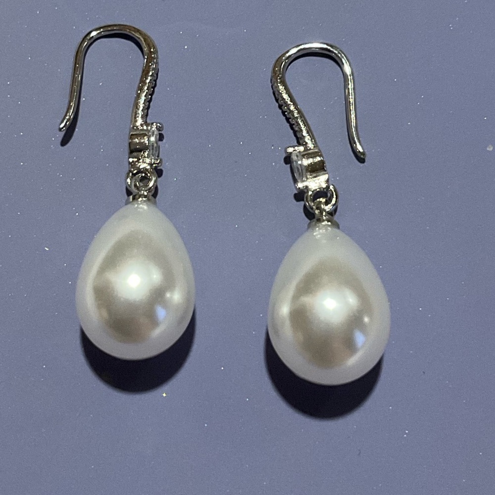 Lustrous Pear Drop Pearl Earrings on Silver Hooks with Single Crystal Bridal - Picture 12 of 12
